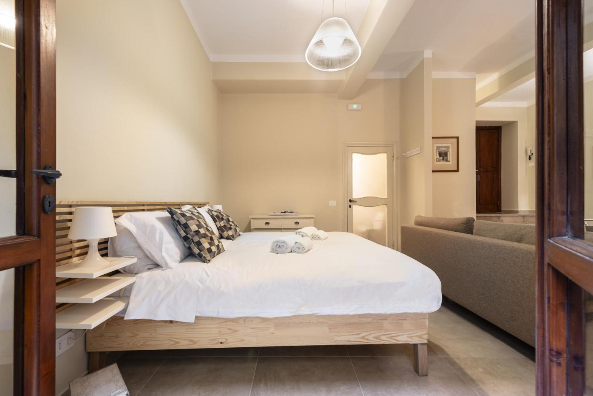 Hostly-suite Il Mediceo-lungarni In Town Center Apartment