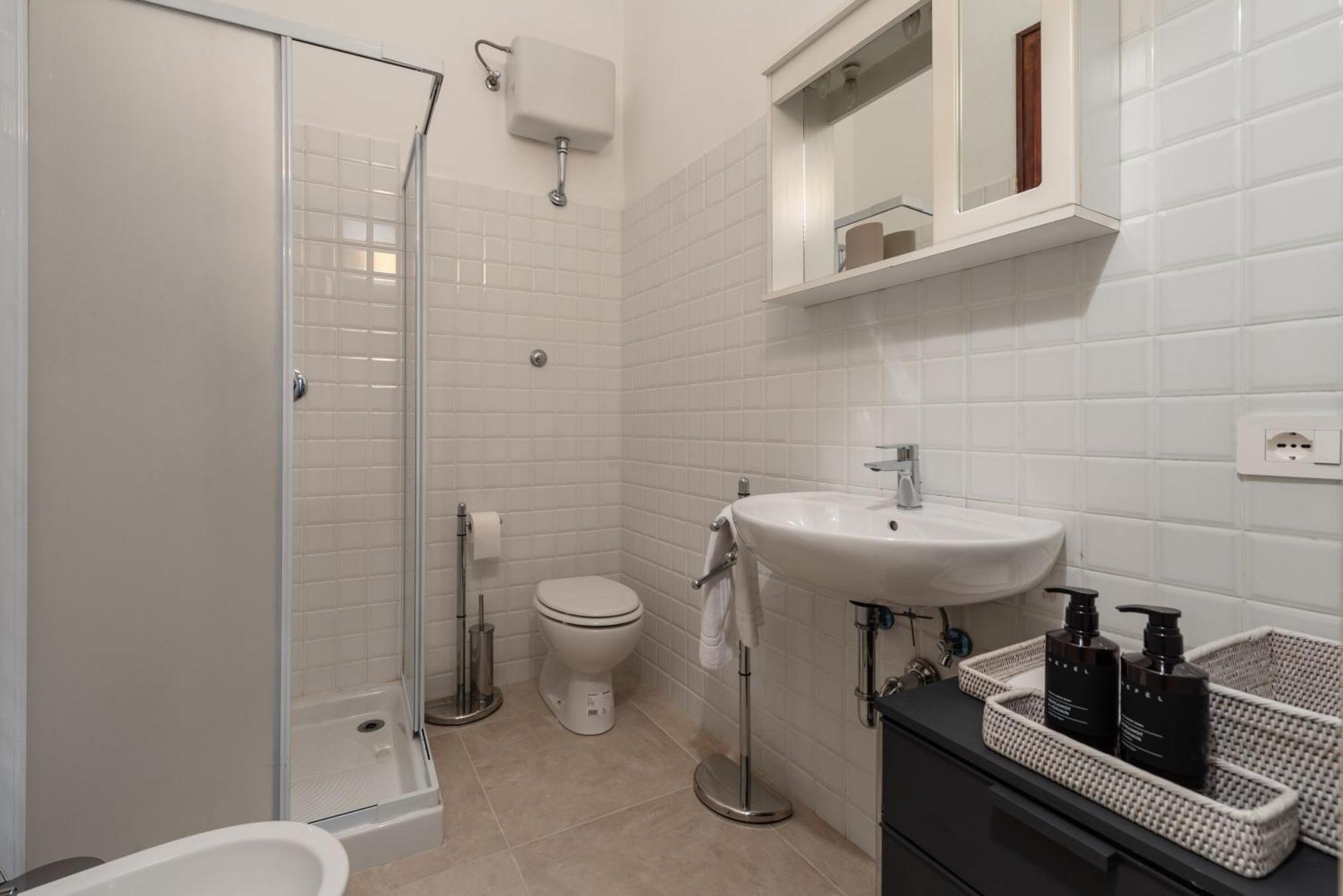Hostly-suite Il Mediceo-lungarni In Town Center Apartment Pisa