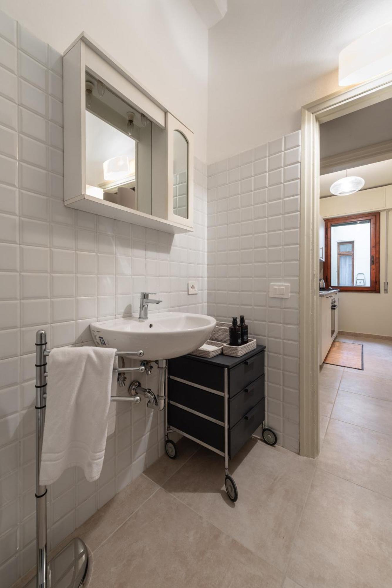 Hostly-suite Il Mediceo-lungarni In Town Center Apartment *